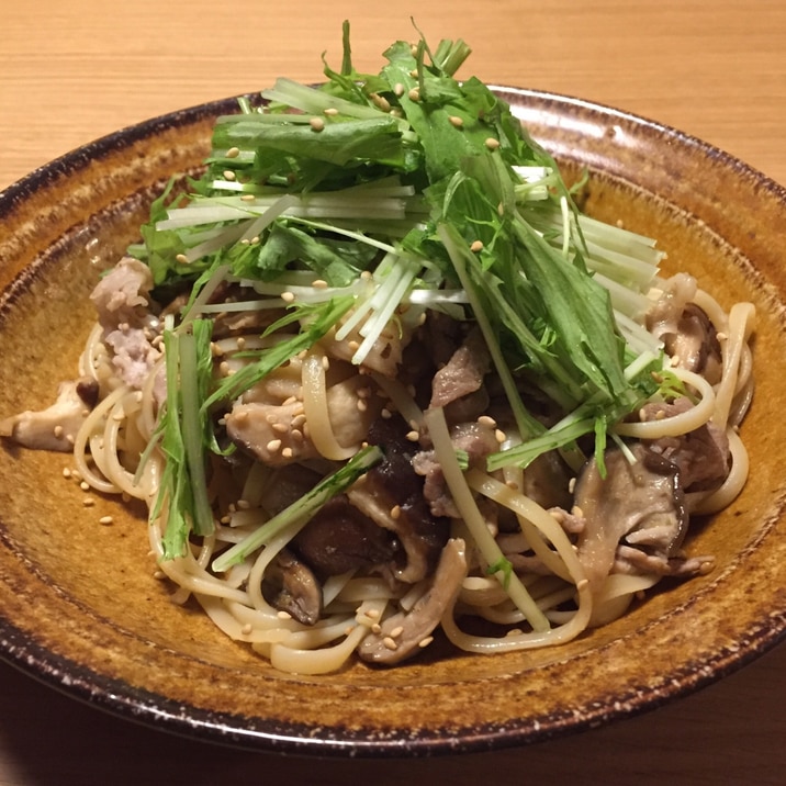 柚子胡椒を効かせて☆きのこと豚肉のバター醤油パスタ